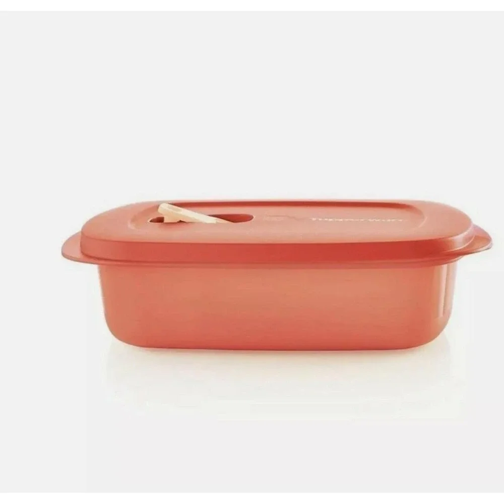 Tupperware Crystalwave plus Stain Guard 4 cup Divided rectangular container New